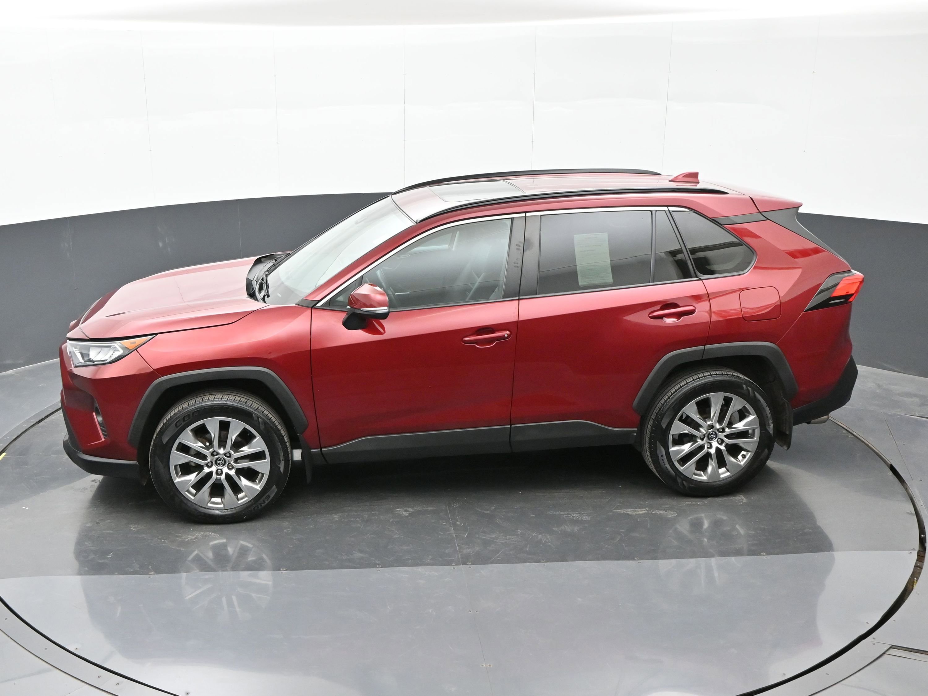 Used 2021 Toyota RAV4 XLE Premium image 36
