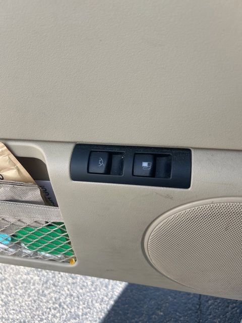 Used 2010 Volkswagen Beetle Coupe image 9