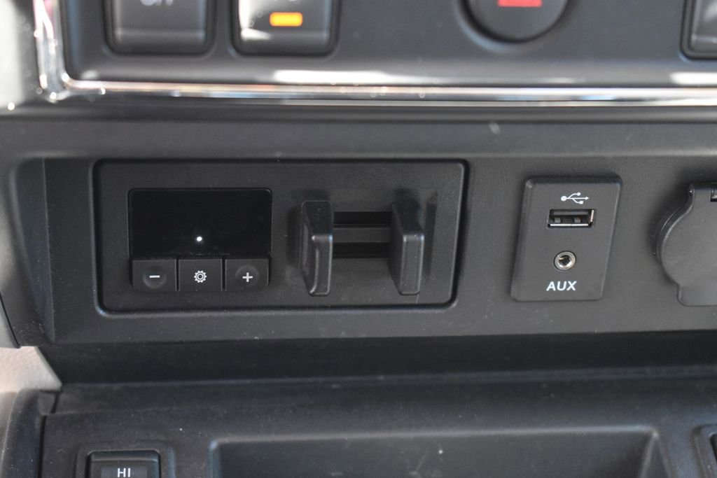 Used 2018 Nissan Titan SV w/ SV Convenience Package image 35