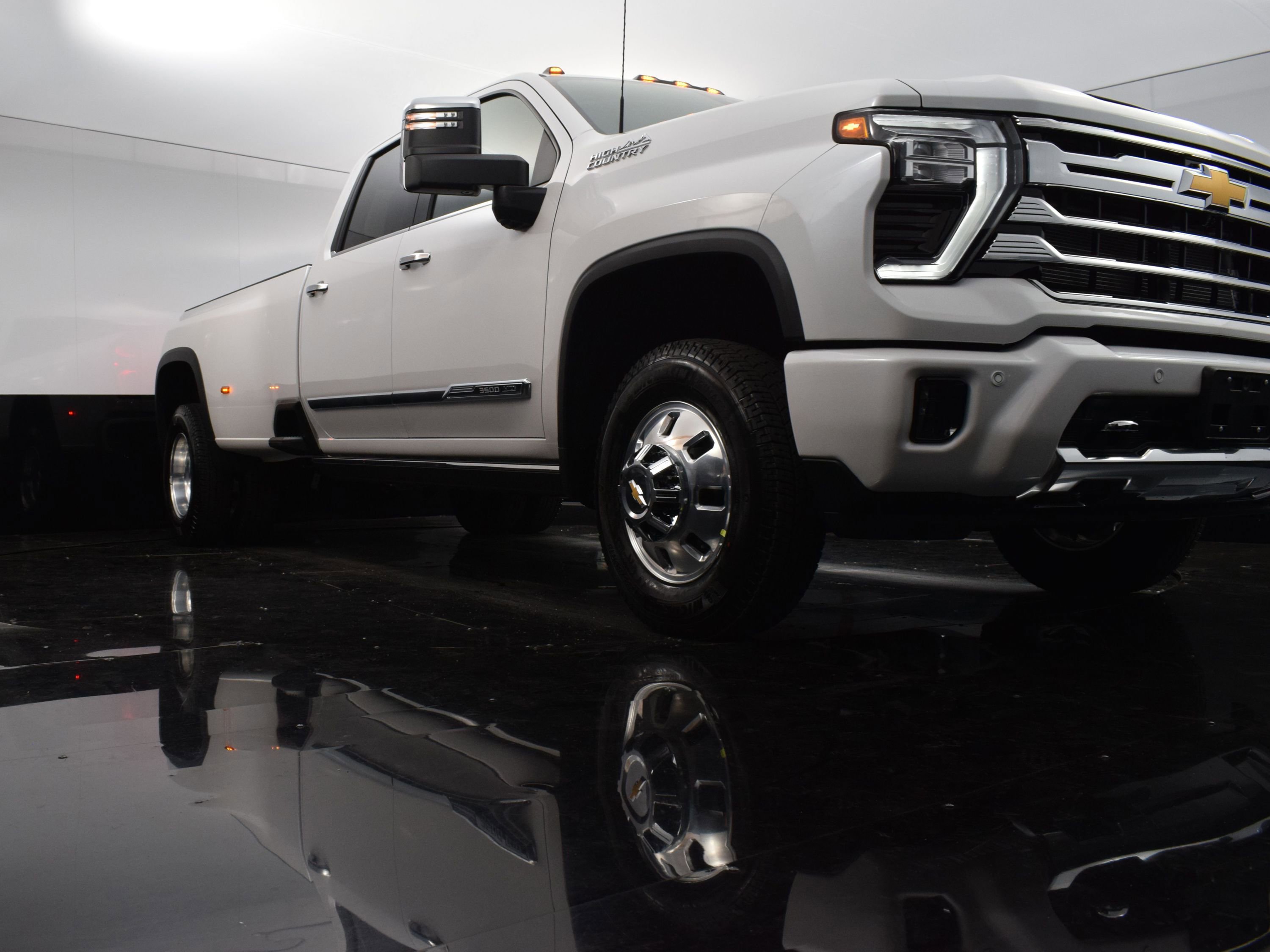 New 2025 Chevrolet Silverado 3500 High Country w/ Technology Package