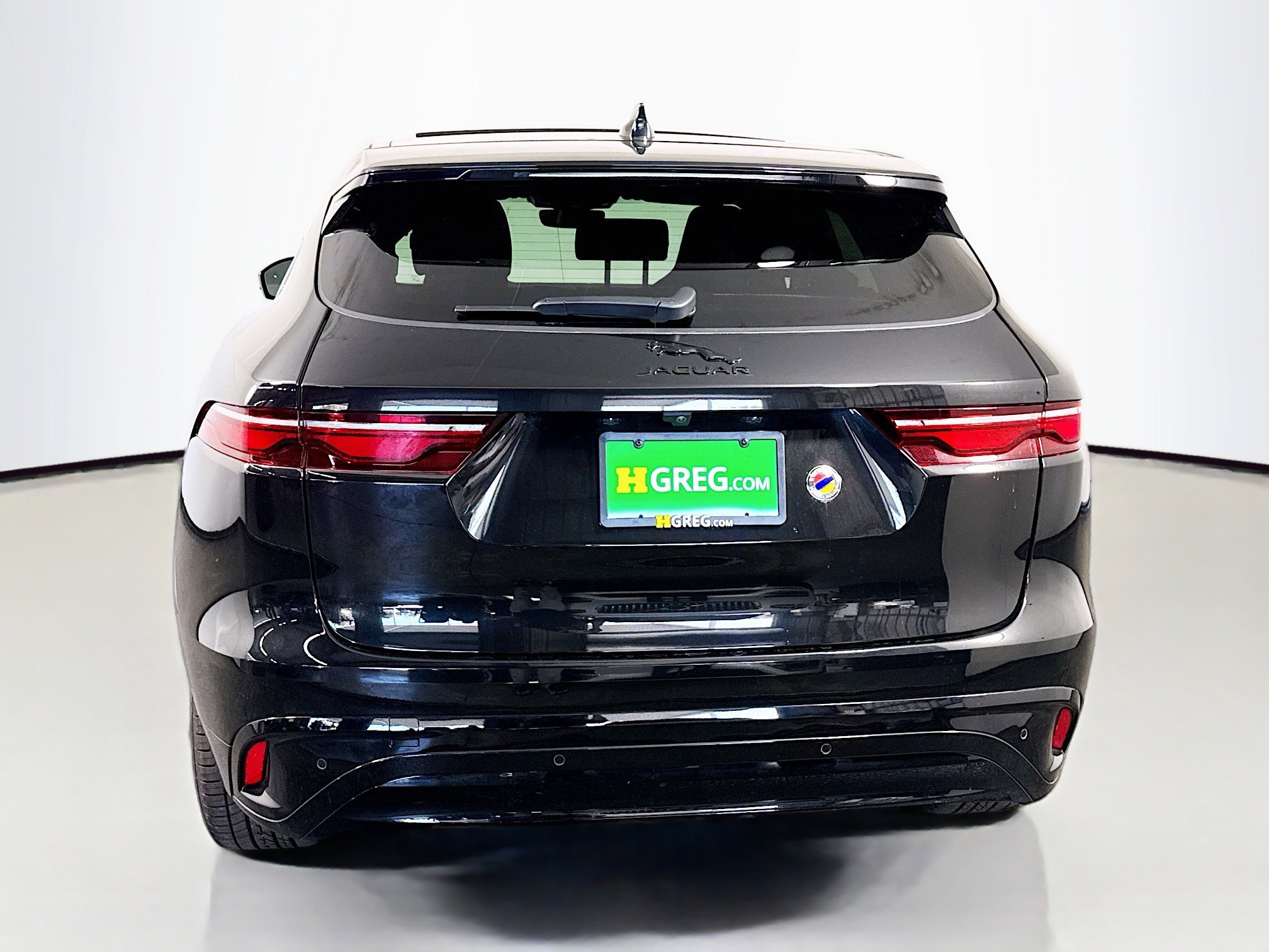 Used 2025 Jaguar F-PACE R-Dynamic S image 8