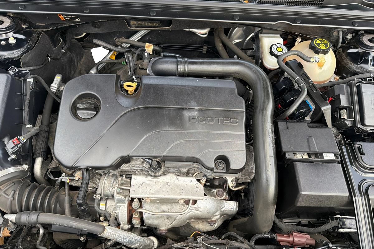 Used 2021 Chevrolet Malibu LT FWD image 23