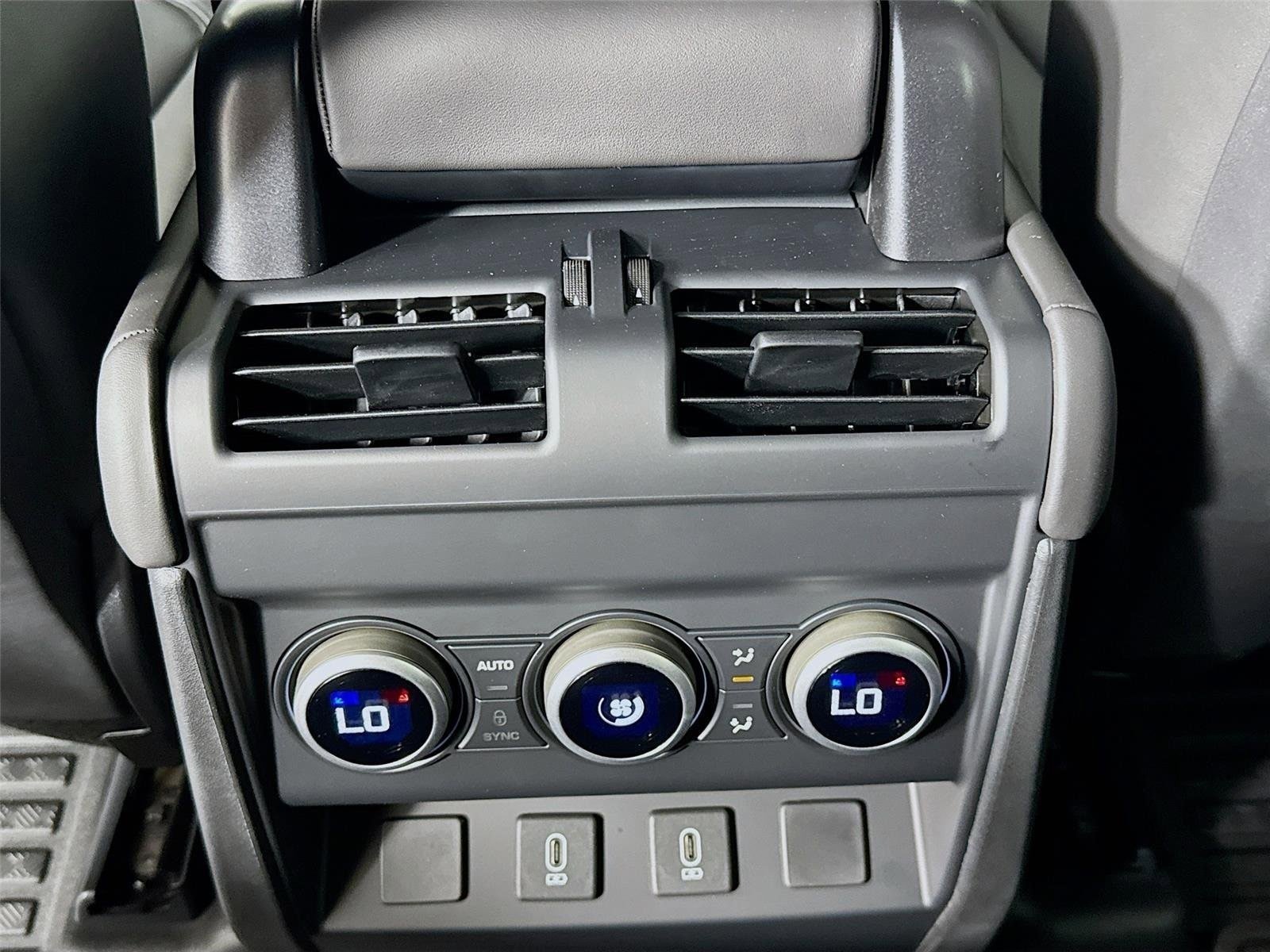 New 2026 Land Rover Defender 110 X-Dynamic SE AWD/4WD image 27