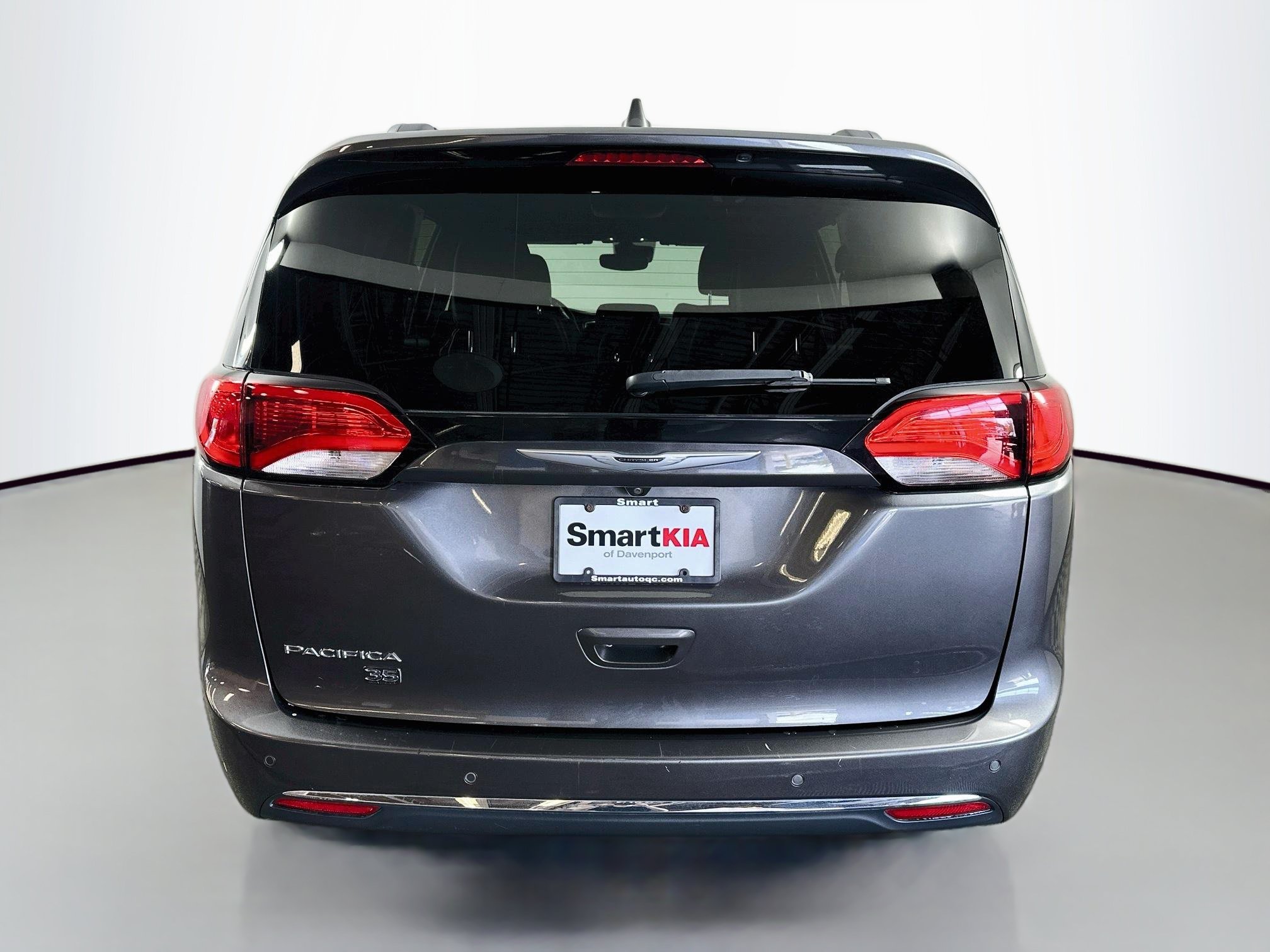 Used 2020 Chrysler Pacifica Touring-L FWD image 6