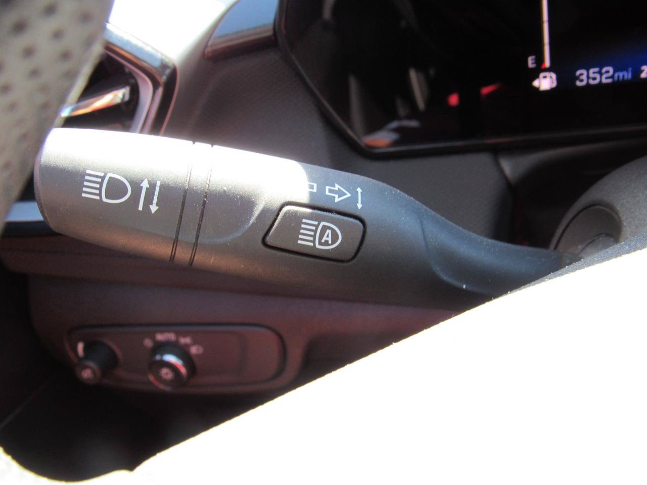 Used 2025 Chevrolet TrailBlazer LT AWD/4WD image 21