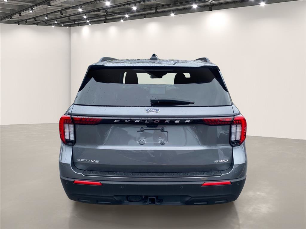 Used 2025 Ford Explorer Active AWD/4WD image 6