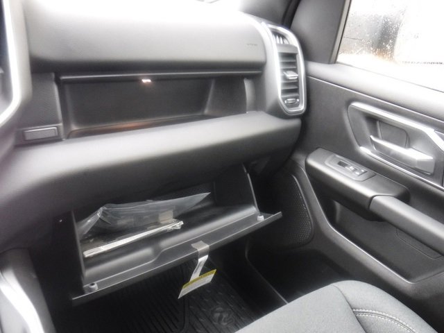 New 2026 RAM 1500 4x4 Crew Cab image 29