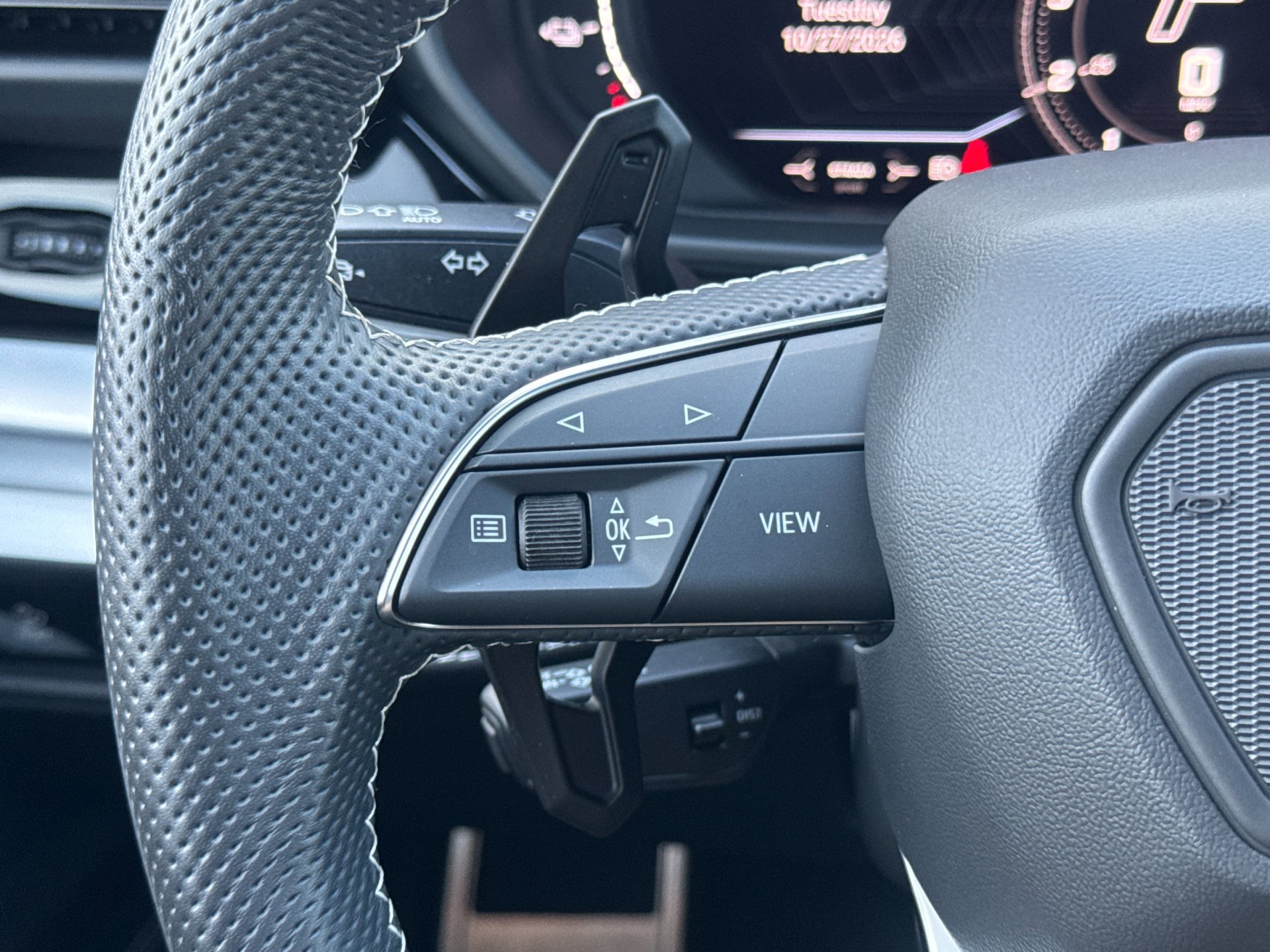 Used 2025 Lamborghini Urus SE AWD/4WD image 29