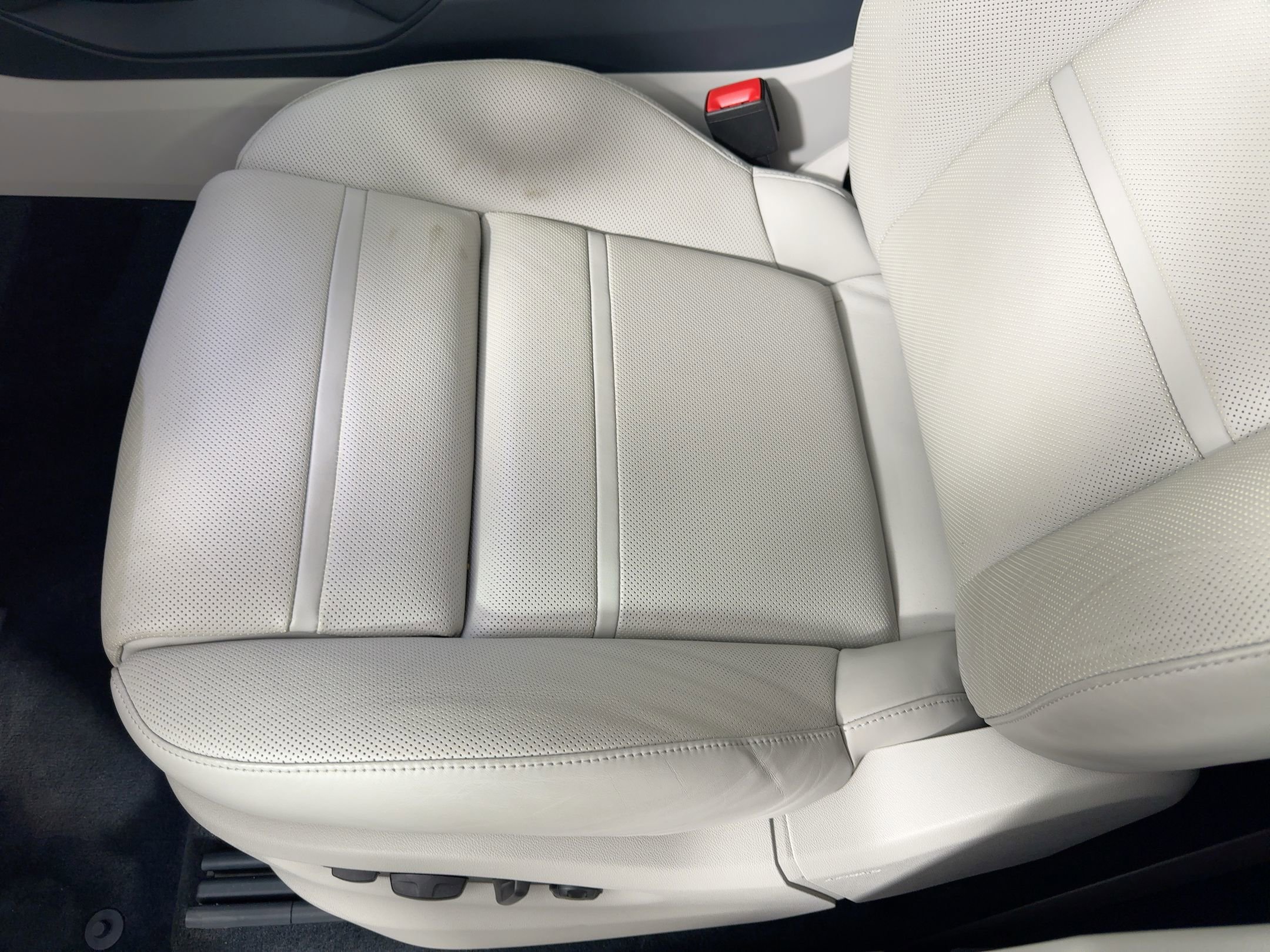 Certified 2023 Porsche Cayenne Coupe w/ Premium Package image 13