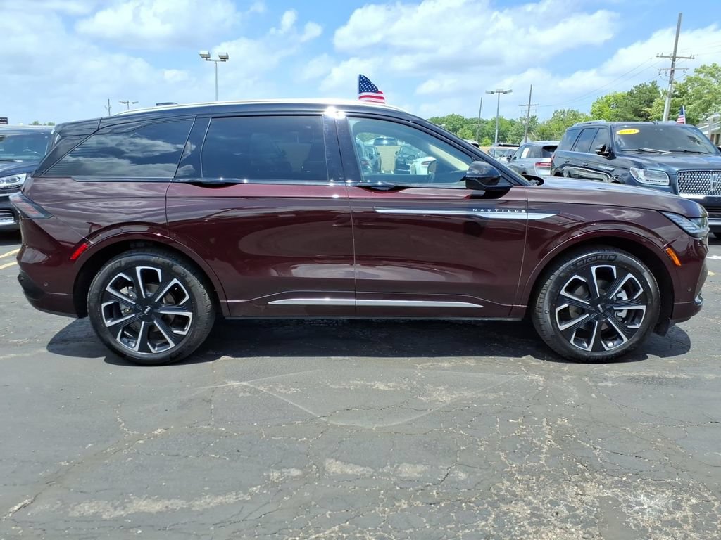 Used 2024 Lincoln Nautilus Reserve AWD/4WD image 8