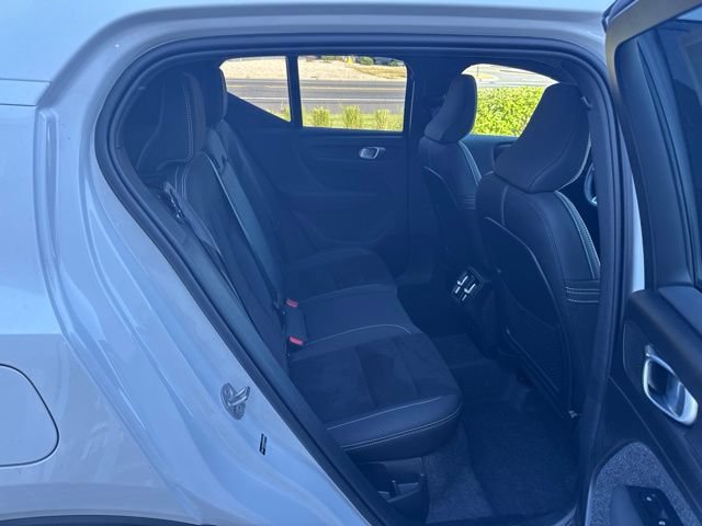 Certified 2025 Volvo XC40 B5 Plus AWD/4WD image 13