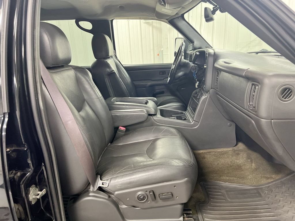 Used 2004 Chevrolet Silverado 2500 LT w/ Skid Plate Package AWD/4WD image 20