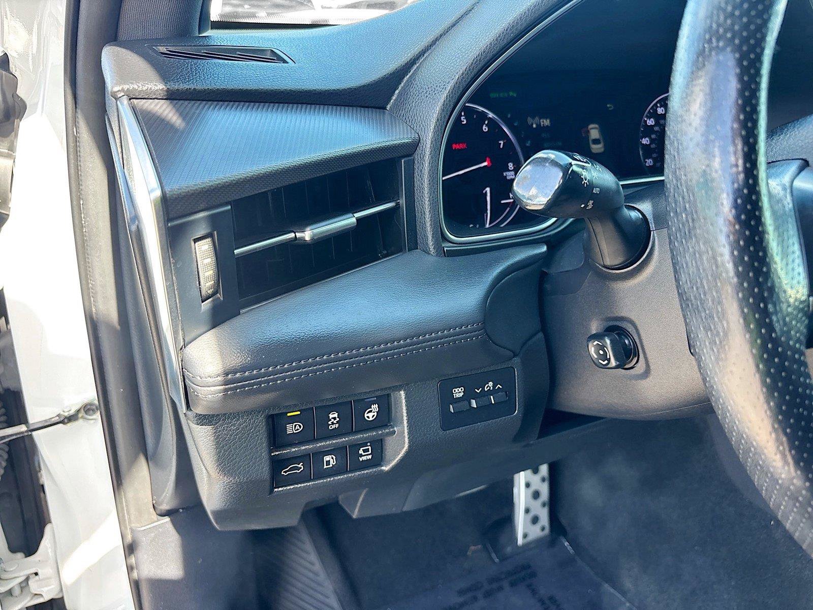 Used 2019 Toyota Avalon Touring FWD image 10