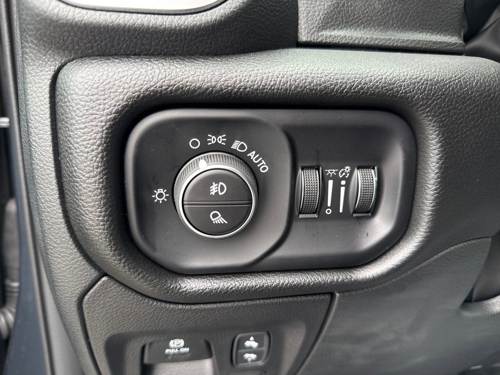 New 2026 RAM 1500 4x4 Crew Cab image 29