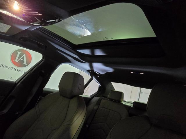 New 2025 BMW 530i xDrive w/ Premium Package image 11