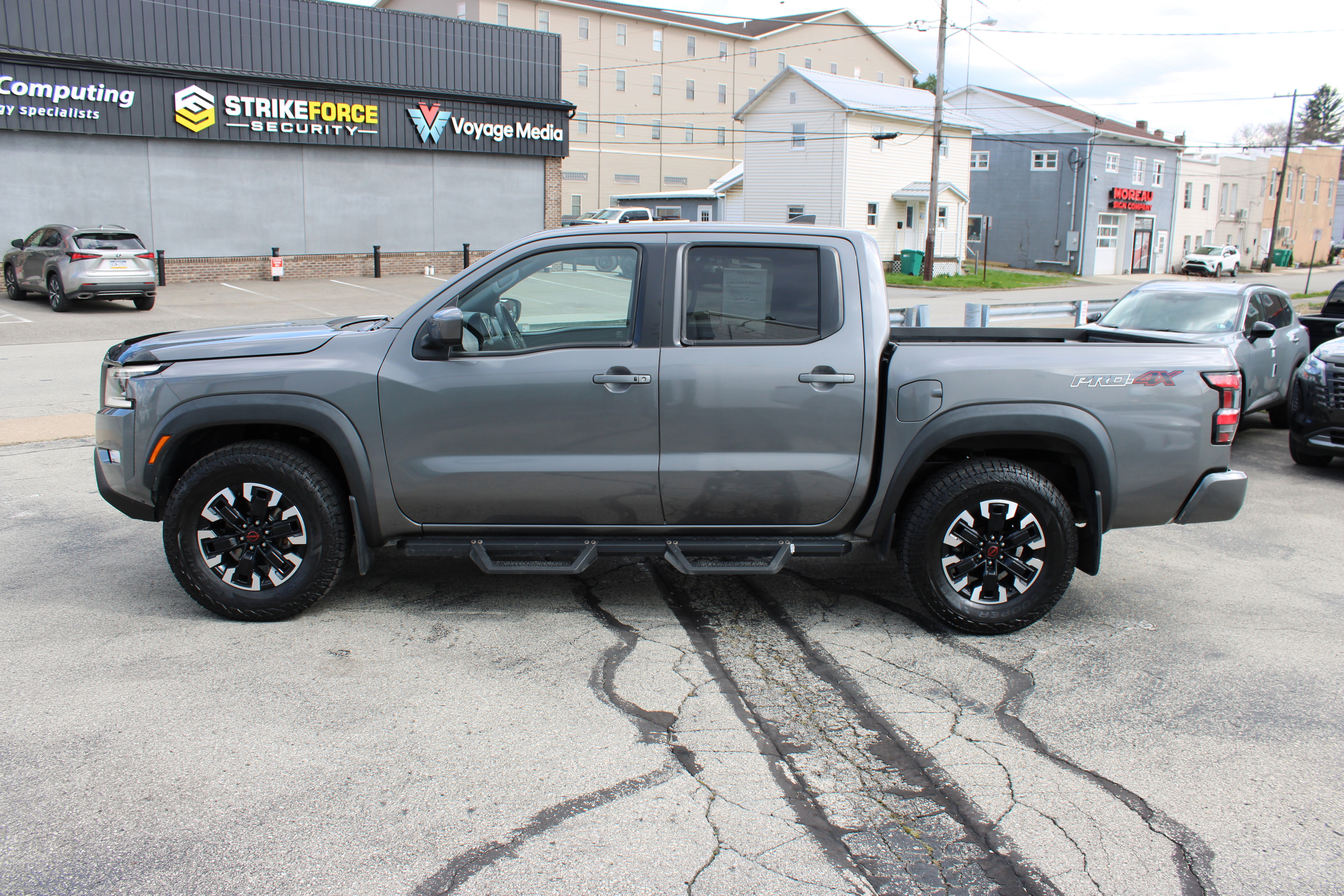 Certified 2022 Nissan Frontier PRO-4X w/ Off-Road Protection Package image 2