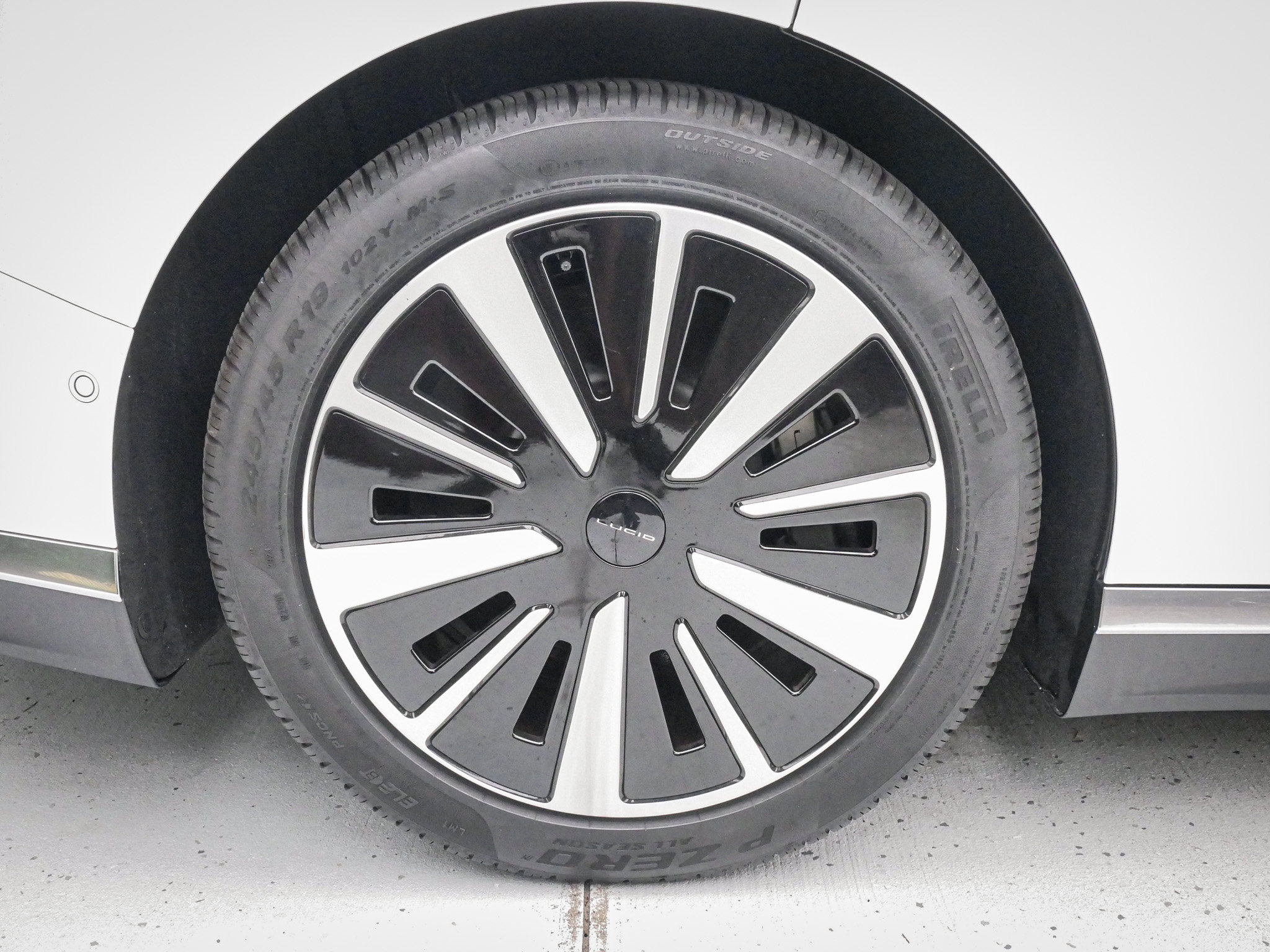 Used 2025 Lucid Air Touring AWD/4WD image 13