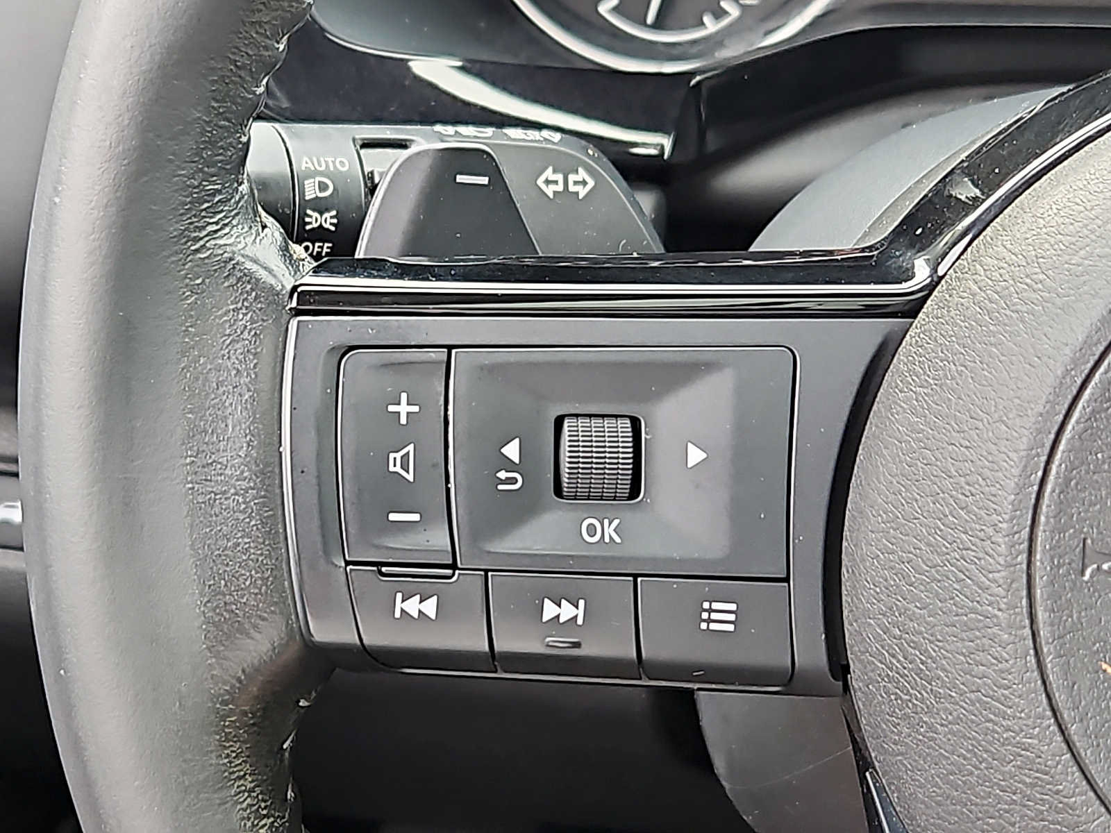 Used 2022 Nissan Pathfinder SL w/ SL Premium Package FWD image 23