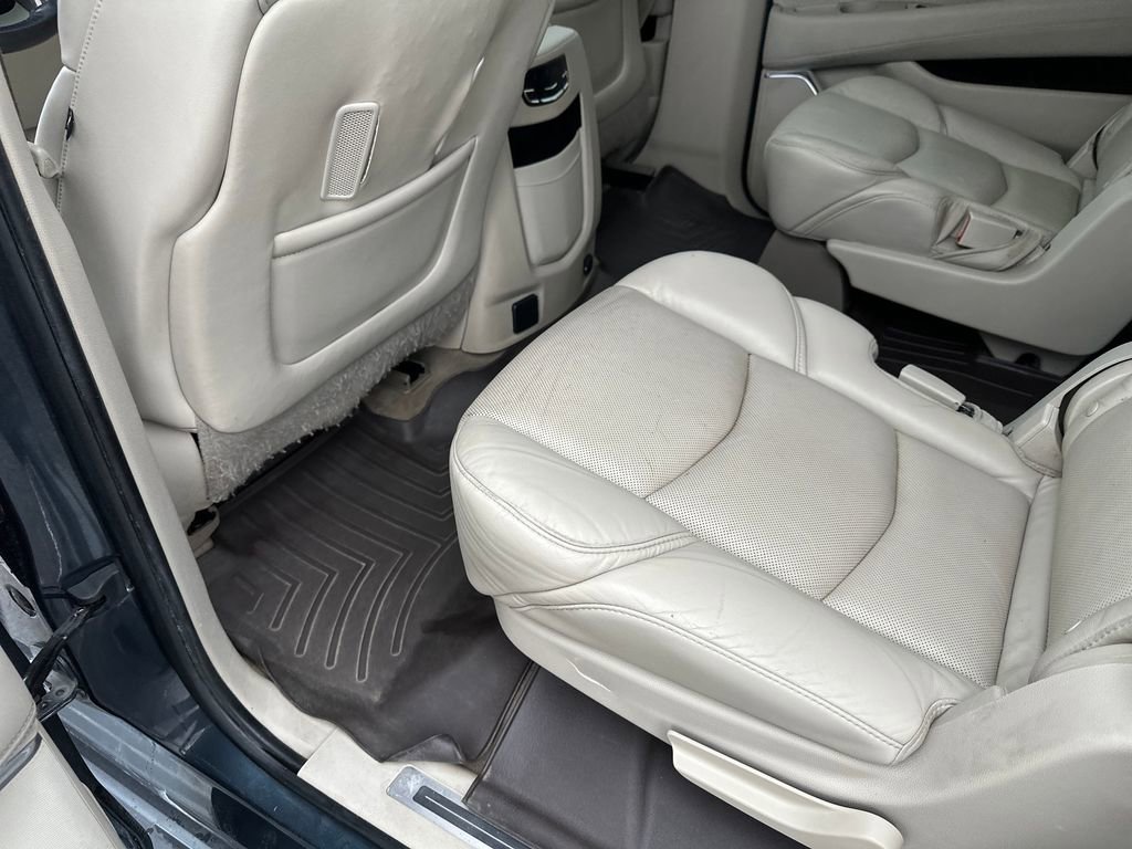 Used 2020 Cadillac Escalade ESV Luxury RWD image 35