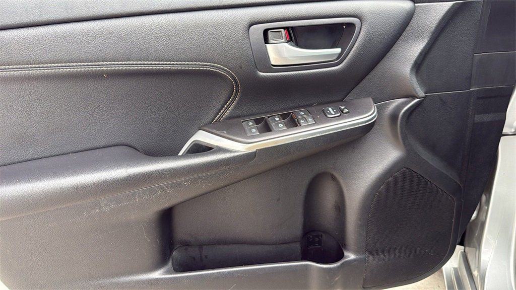 Used 2017 Toyota Camry XLE image 10