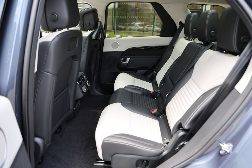 New 2026 Land Rover Discovery S AWD/4WD image 14