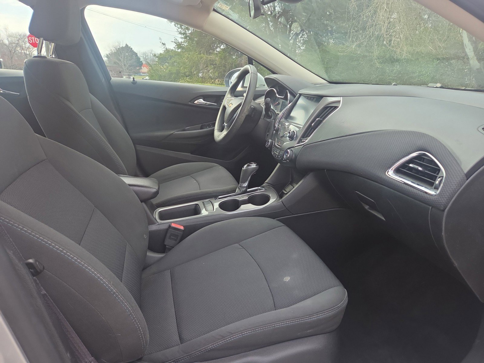 Used 2017 Chevrolet Cruze LT w/ Sun And Sound Package FWD image 15