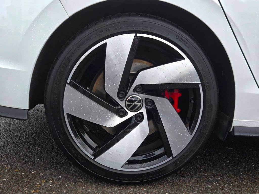 Used 2022 Volkswagen GTI SE FWD image 10