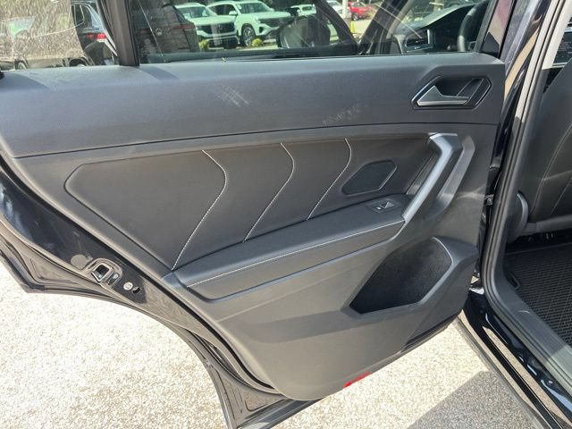 Used 2023 Volkswagen Tiguan SE FWD image 11