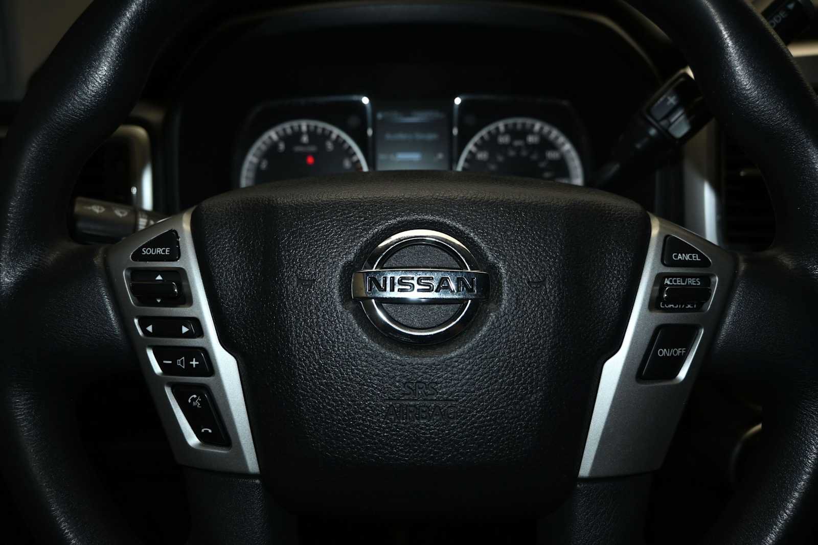 Used 2017 Nissan Titan SV AWD/4WD image 11