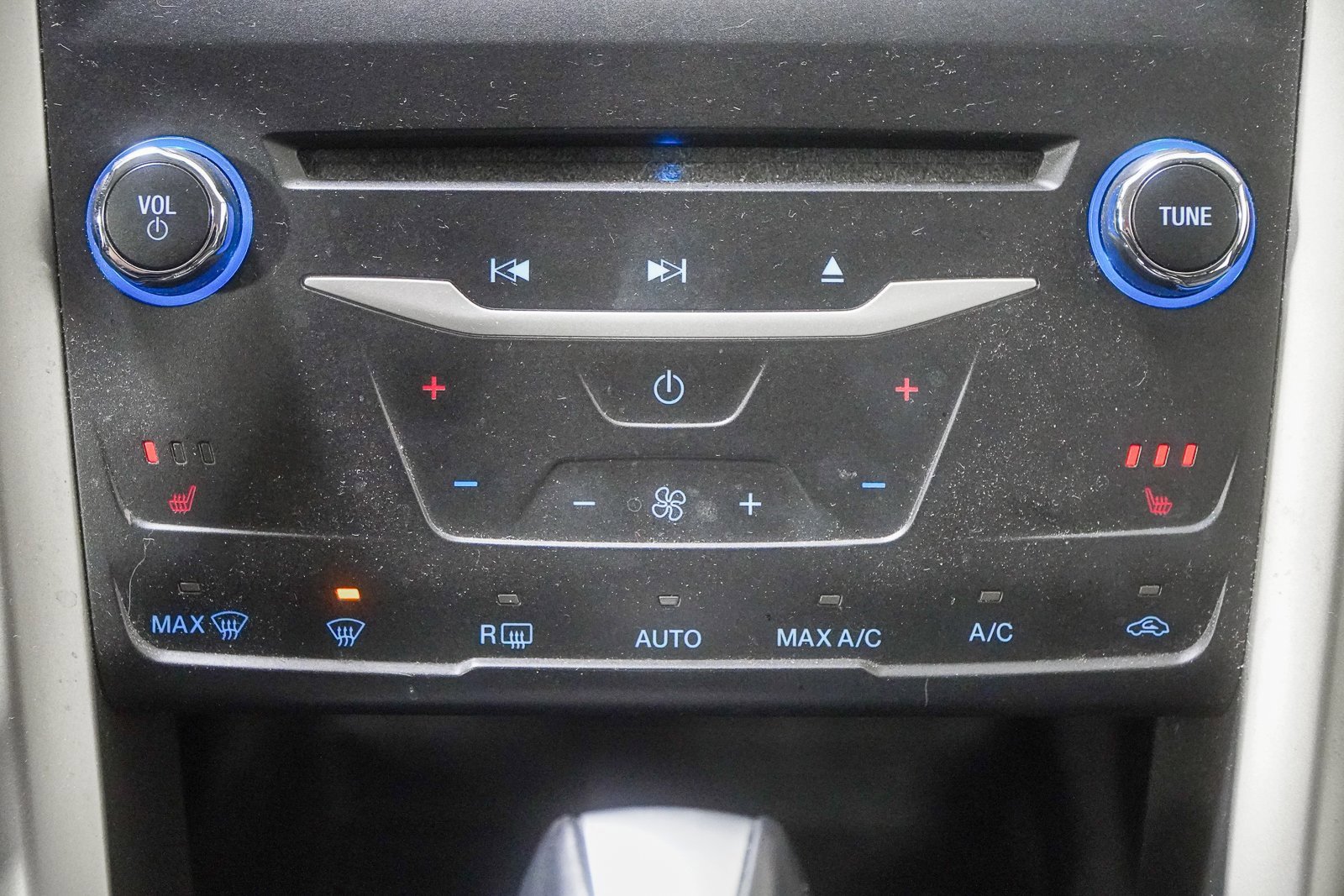 Used 2015 Ford Fusion SE w/ Equipment Group 202A image 32