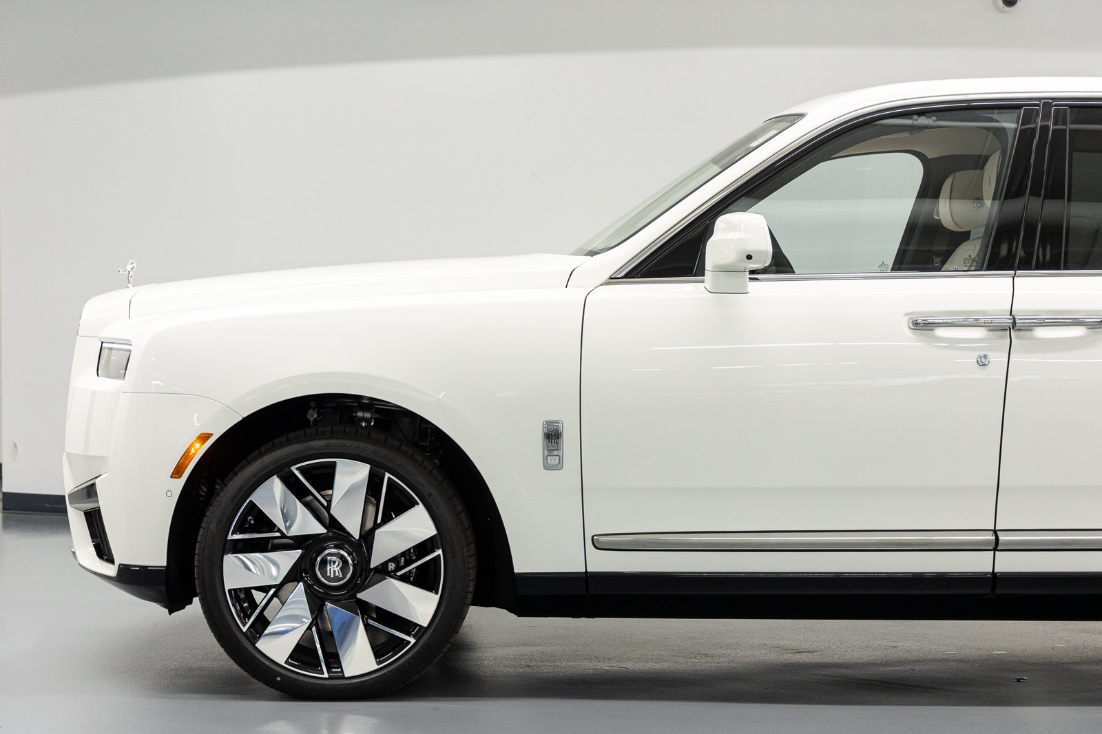 New 2026 Rolls-Royce Cullinan AWD/4WD image 16