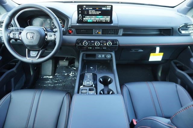 Used 2025 Honda Pilot TrailSport image 3