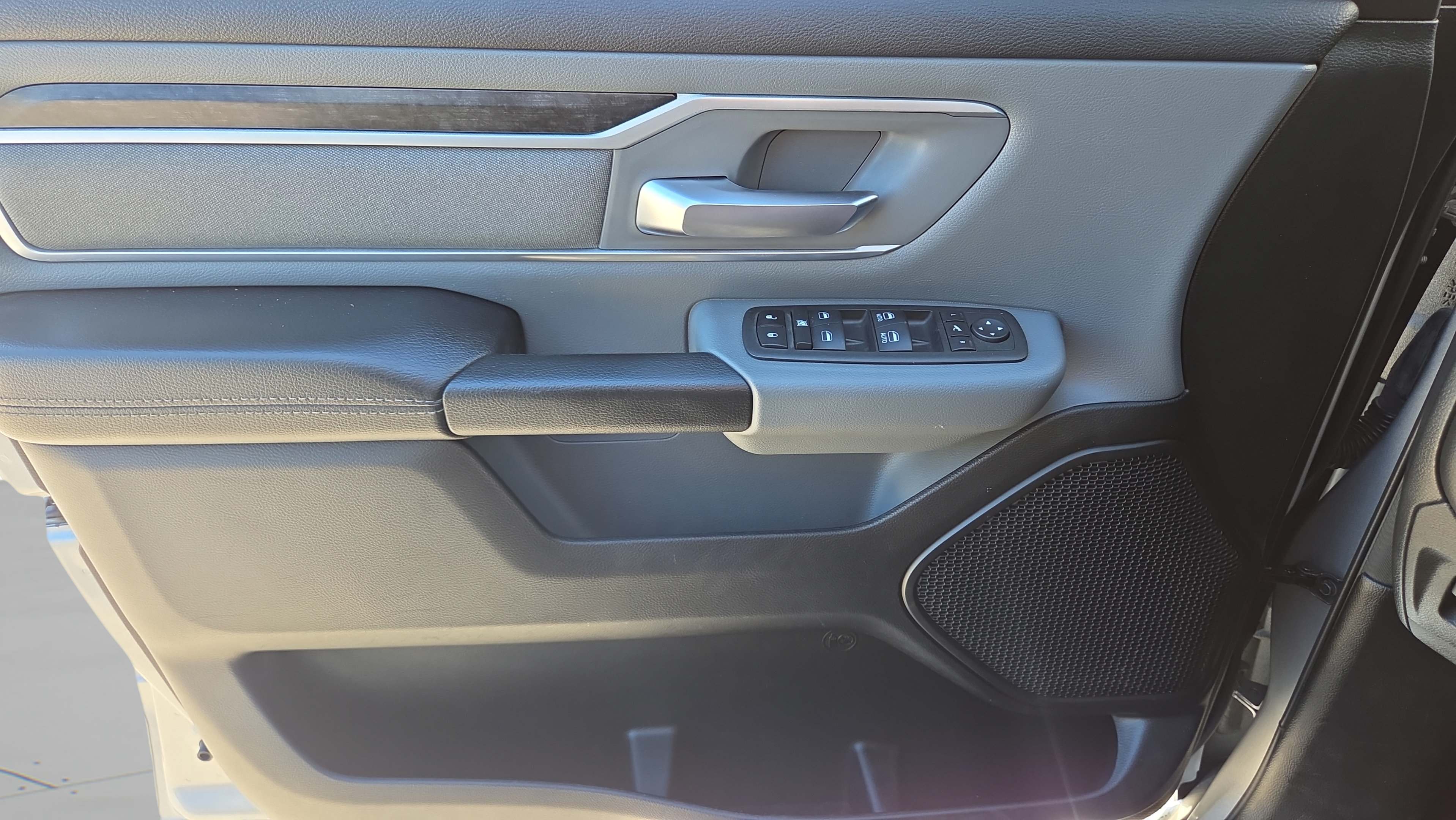 Used 2023 RAM 1500 Big Horn AWD/4WD image 40