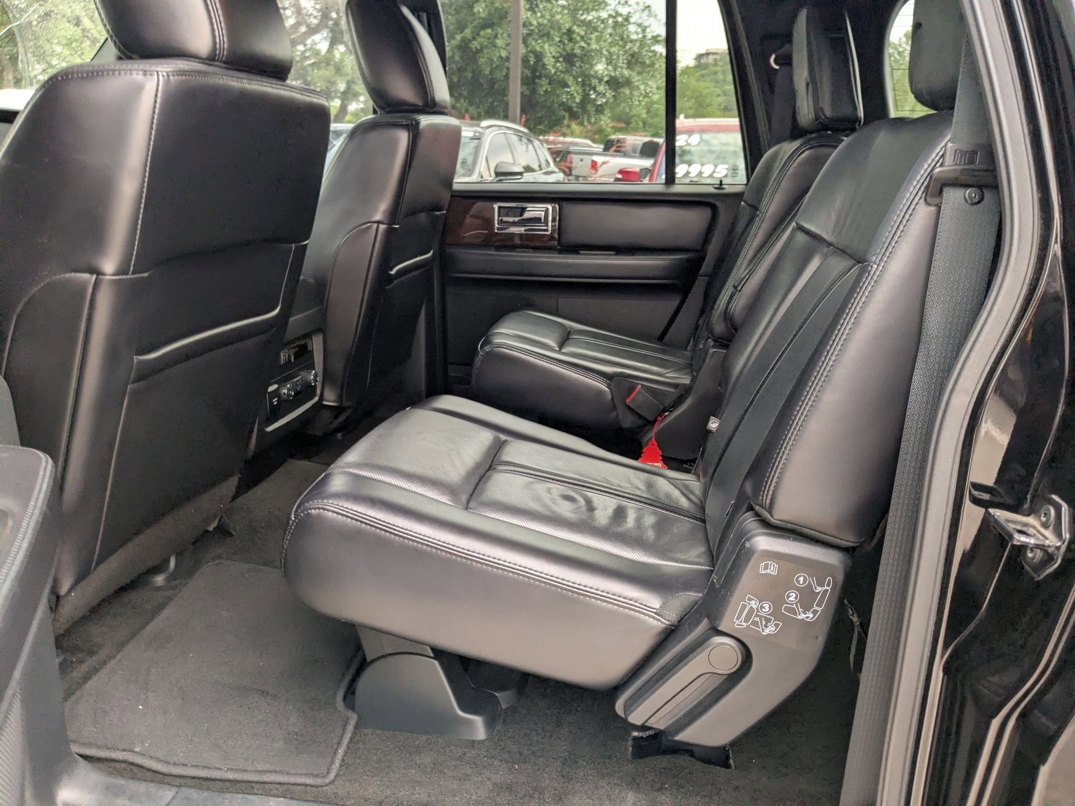 Used 2017 Lincoln Navigator L Select image 21