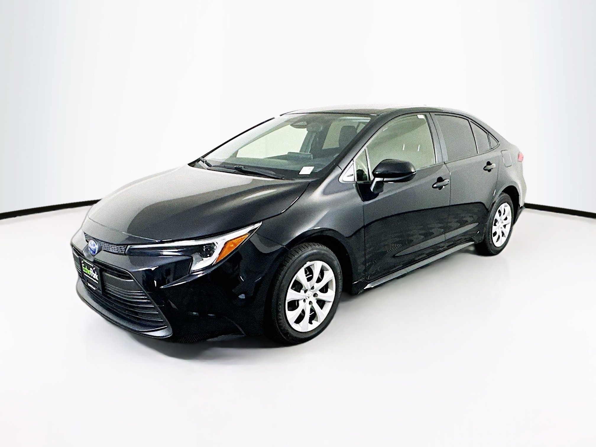 Used 2025 Toyota Corolla LE image 3