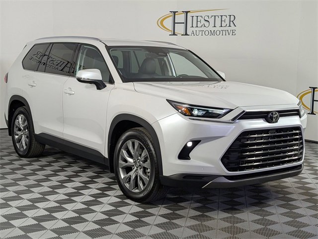 Used 2024 Toyota Grand Highlander Limited image 2