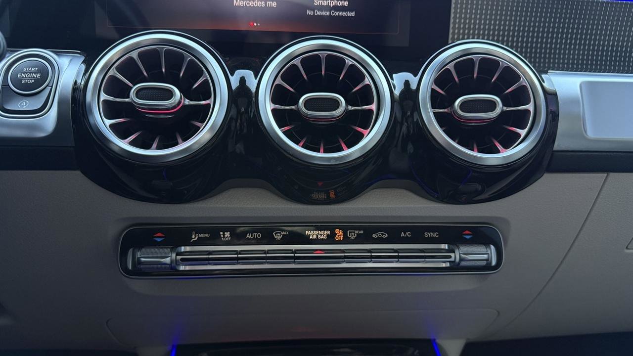 Used 2021 Mercedes-Benz GLB 250 4MATIC w/ Premium Package image 61