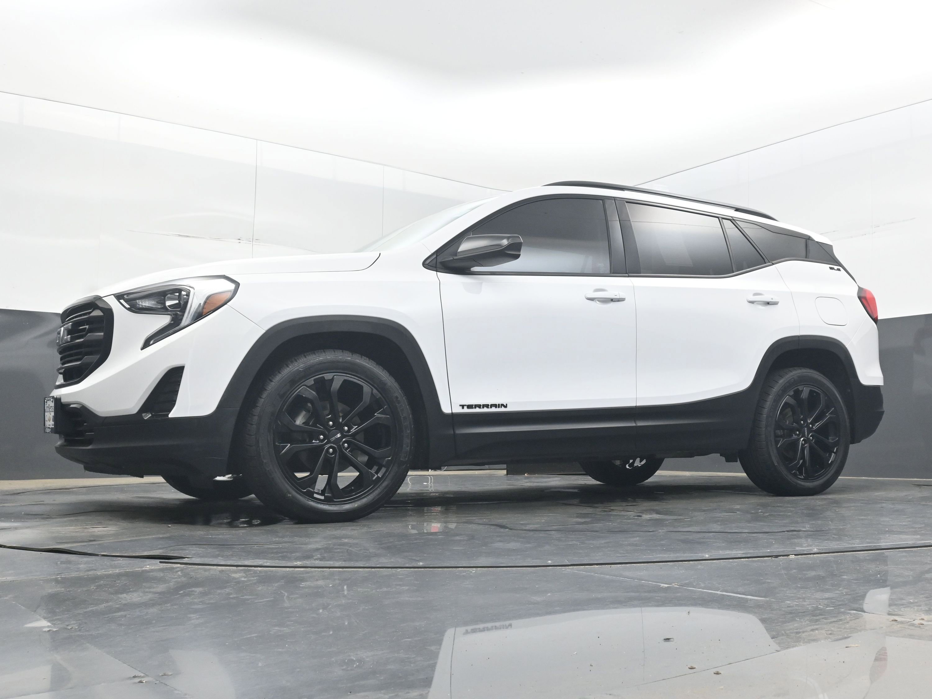 Used 2020 GMC Terrain SLE w/ Driver Convenience Package FWD image 24