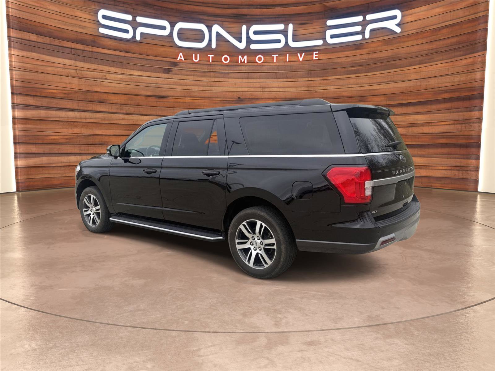Used 2022 Ford Expedition Max XLT image 3