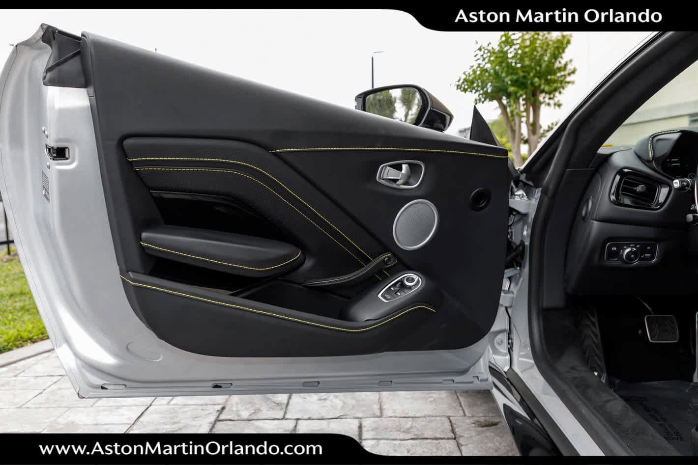 Used 2022 Aston Martin V8 Vantage Coupe image 50