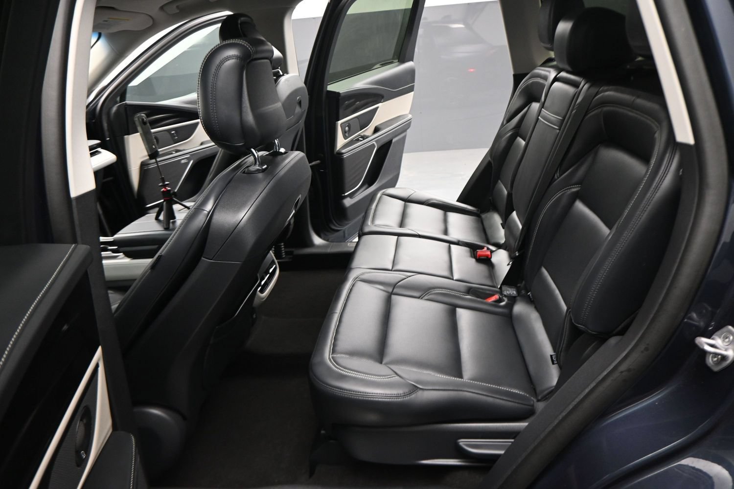 Used 2024 Lincoln Nautilus Premier w/ Equipment Group 102A AWD/4WD image 3