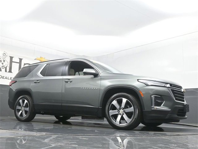 Used 2023 Chevrolet Traverse LT w/ LT Premium Package image 3