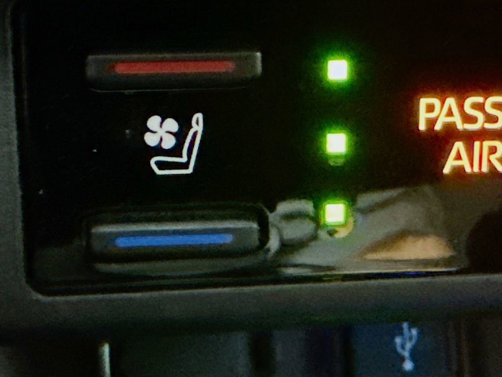 Certified 2021 Toyota RAV4 Limited AWD/4WD image 21