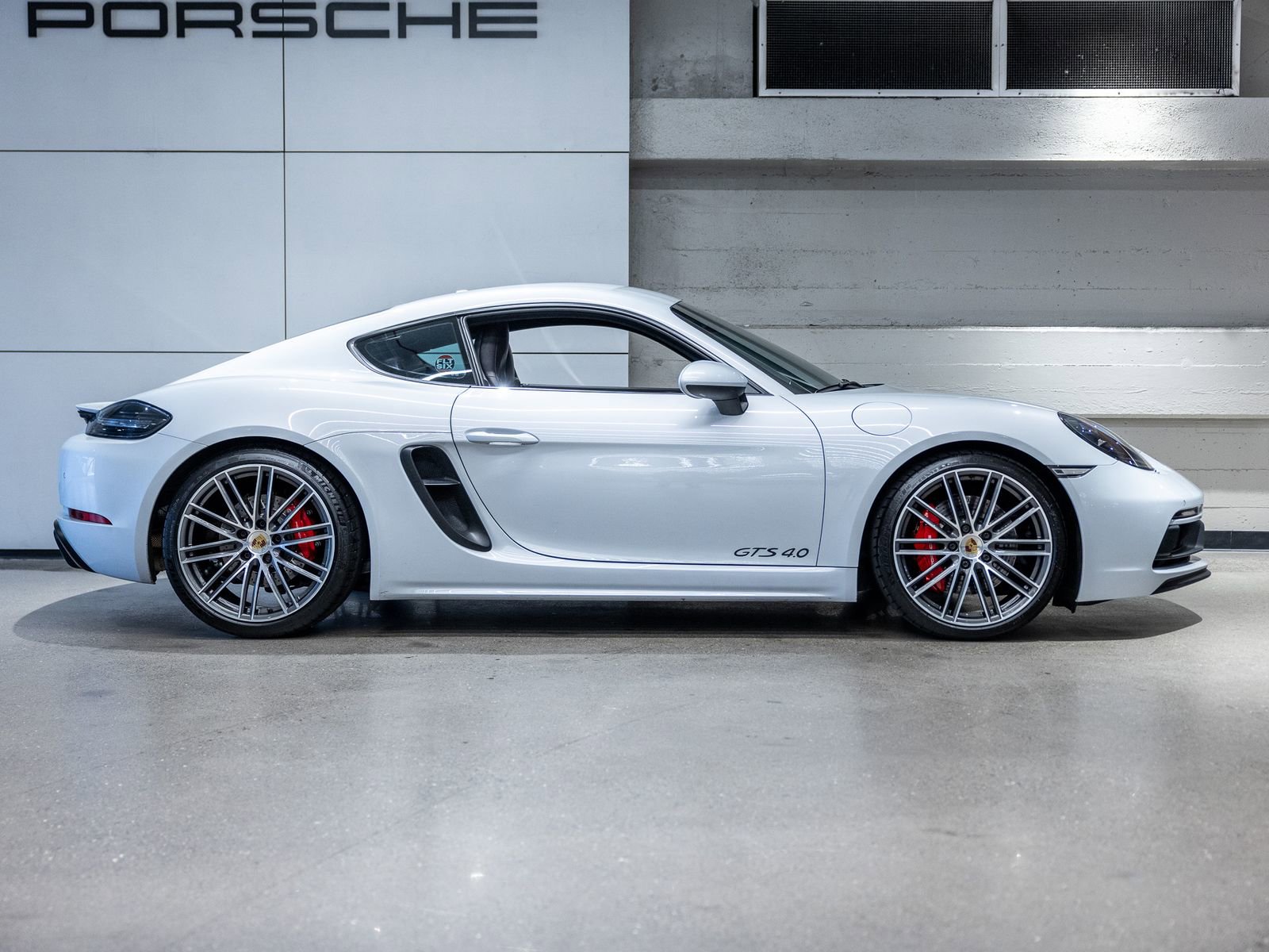 Used 2023 Porsche 718 Cayman GTS RWD image 9