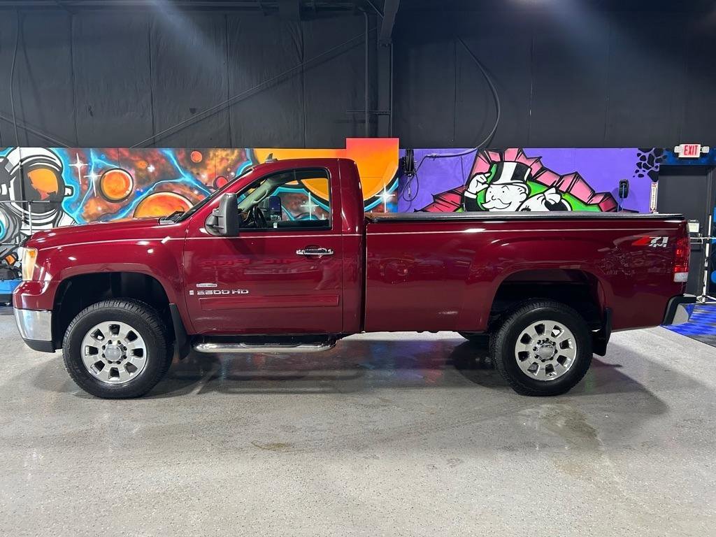 Used 2007 GMC Sierra 2500 SLE w/ Z71 Off-Road Package image 2