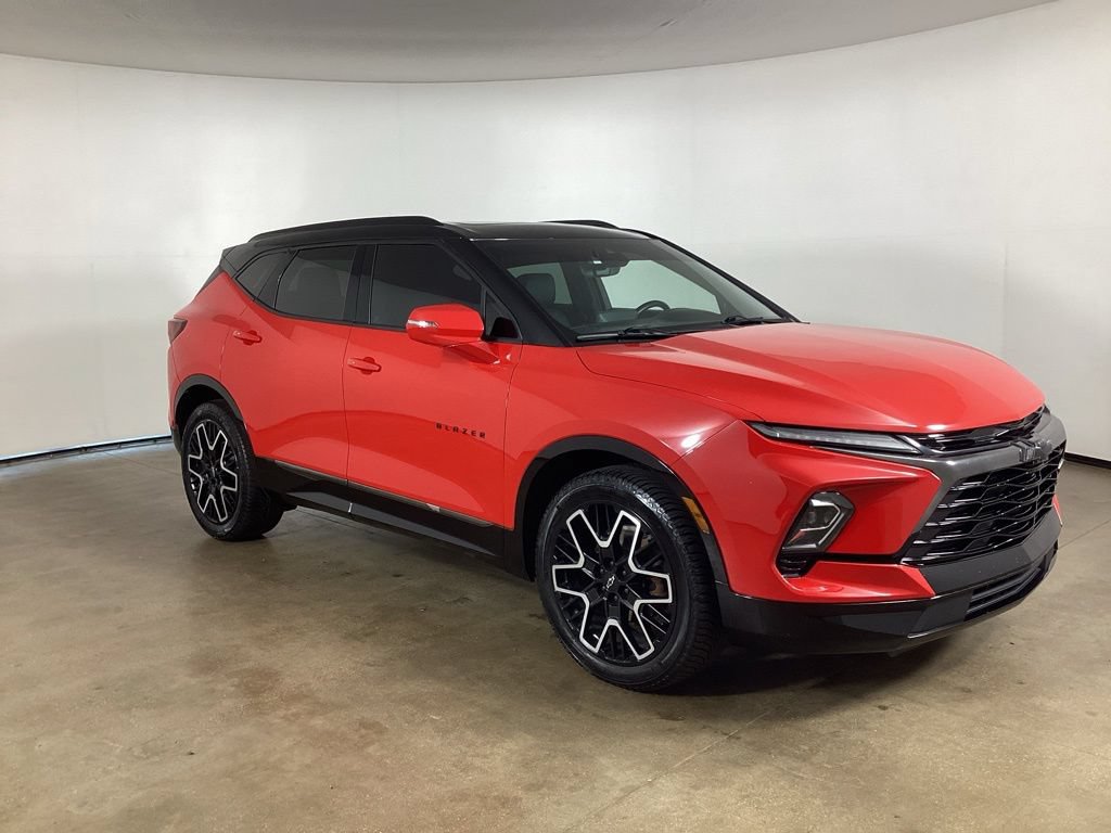 Used 2023 Chevrolet Blazer RS w/ Driver Confidence II Package AWD/4WD image 3