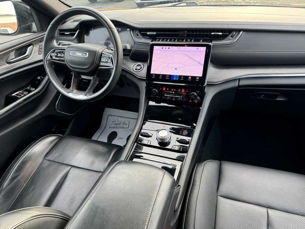 Used 2023 Jeep Grand Cherokee Overland w/ Luxury Tech Group IV AWD/4WD image 12