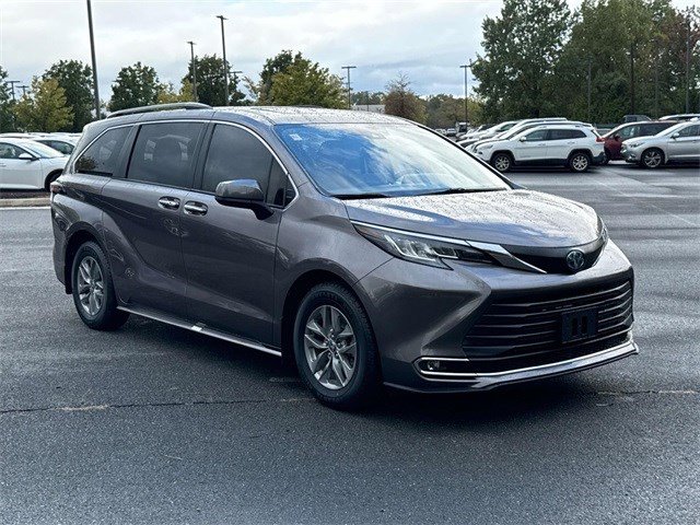 Used 2022 Toyota Sienna XLE