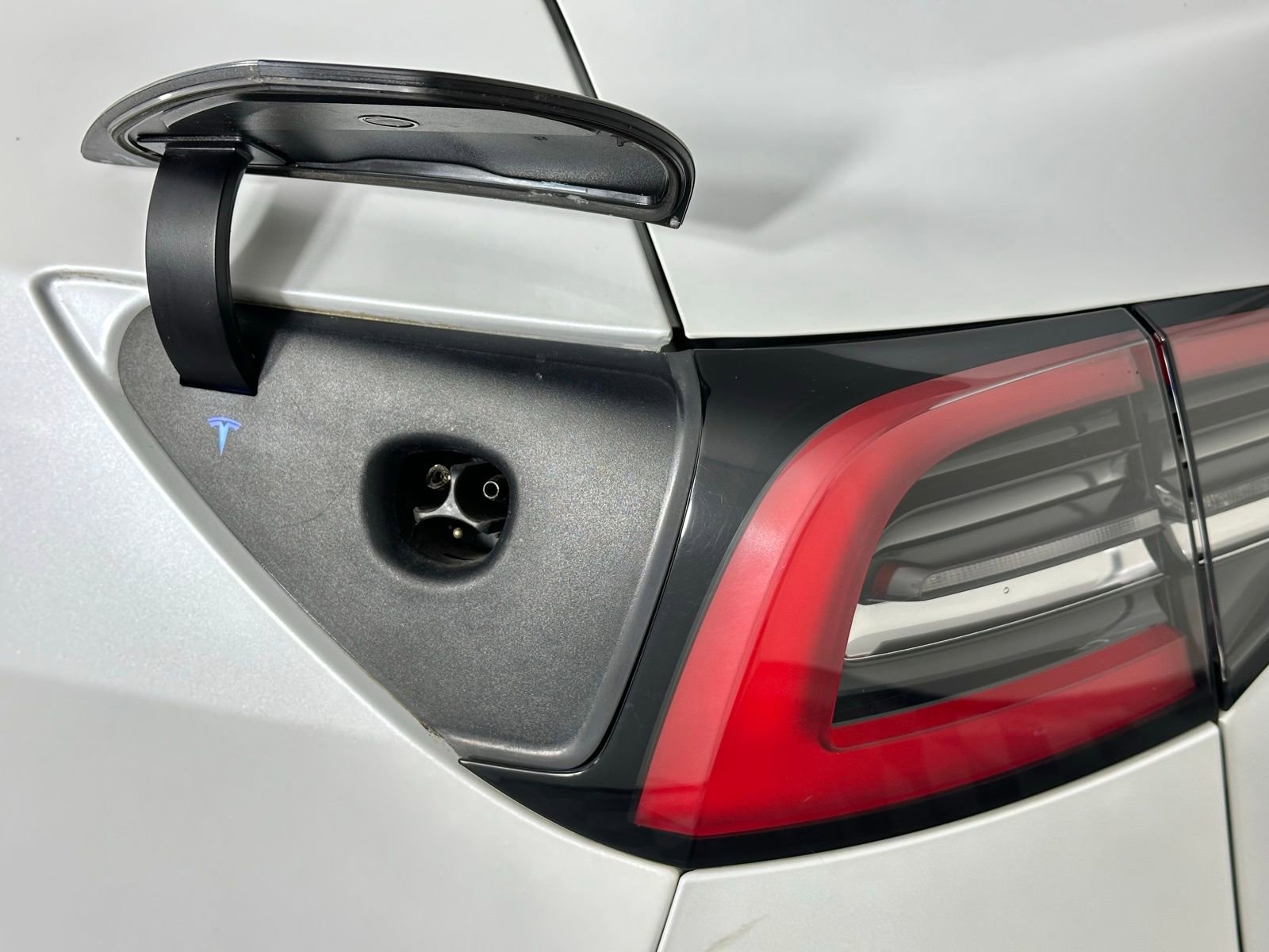 Used 2022 Tesla Model Y Long Range image 34