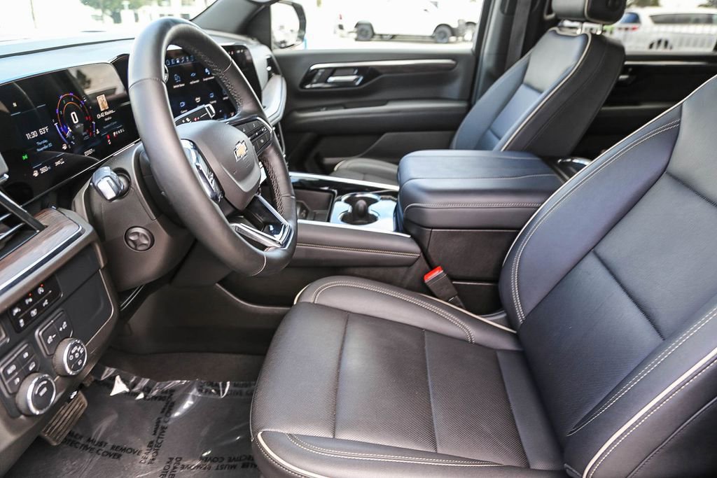 Used 2025 Chevrolet Suburban Premier image 18